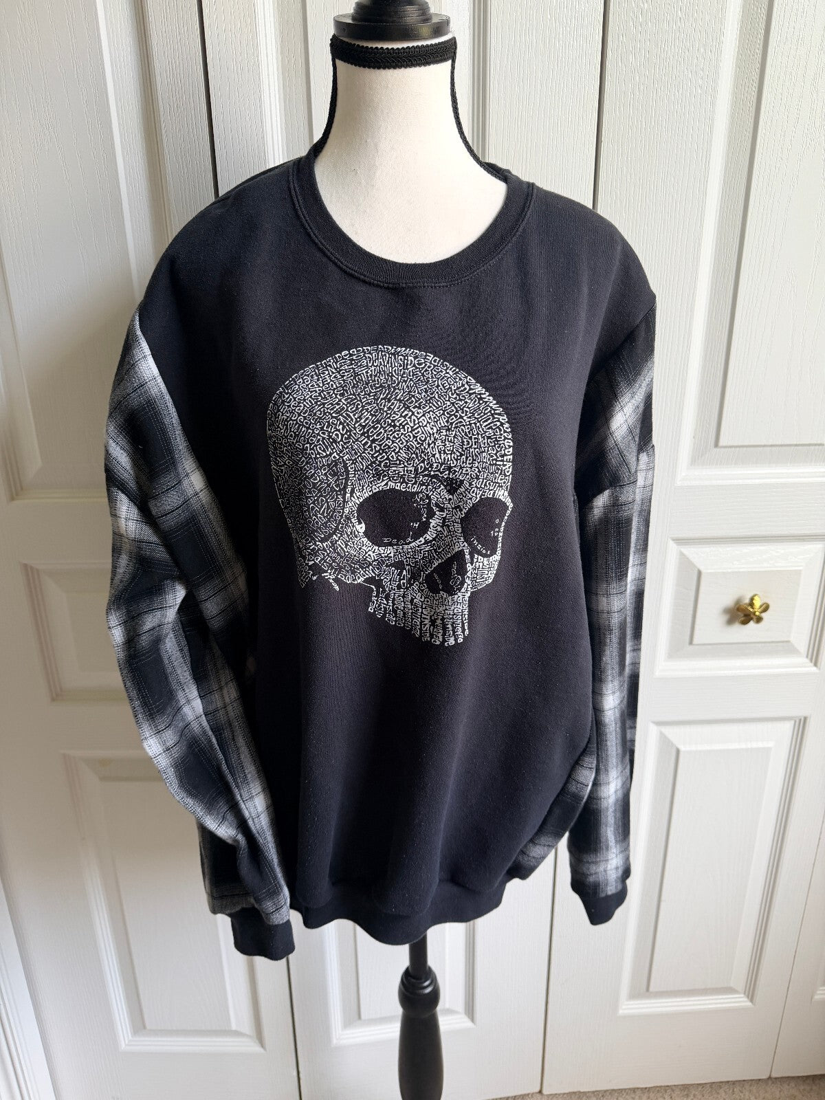 Black Sweatshirt with Plaid Sleeves and Skull Graphic Design size large