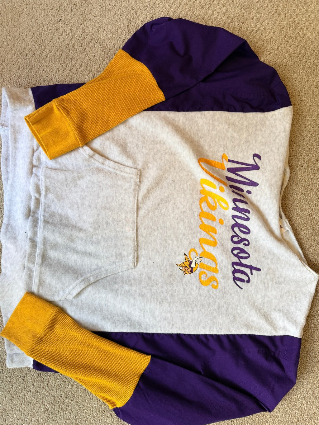 Minnesota Vikings Colorblock Pullover Sweatshirt with Front Pocket, Size Medium