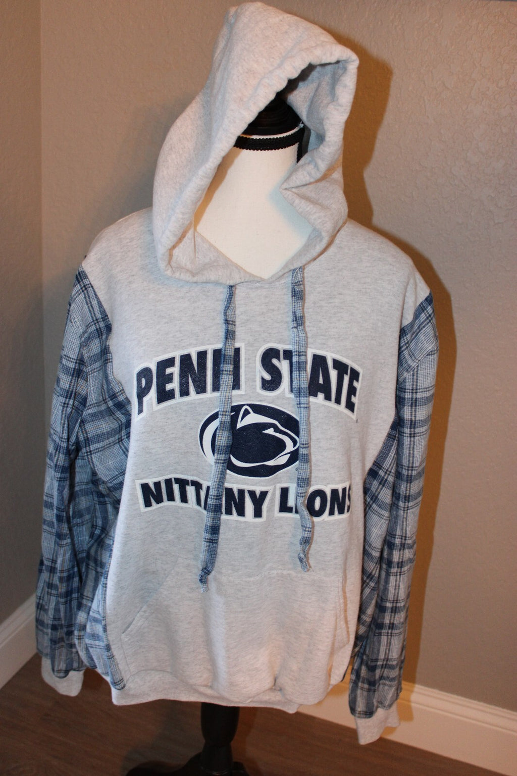 Penn State Nittany Lions Hoodie with Plaid Flannel Sleeves Size M