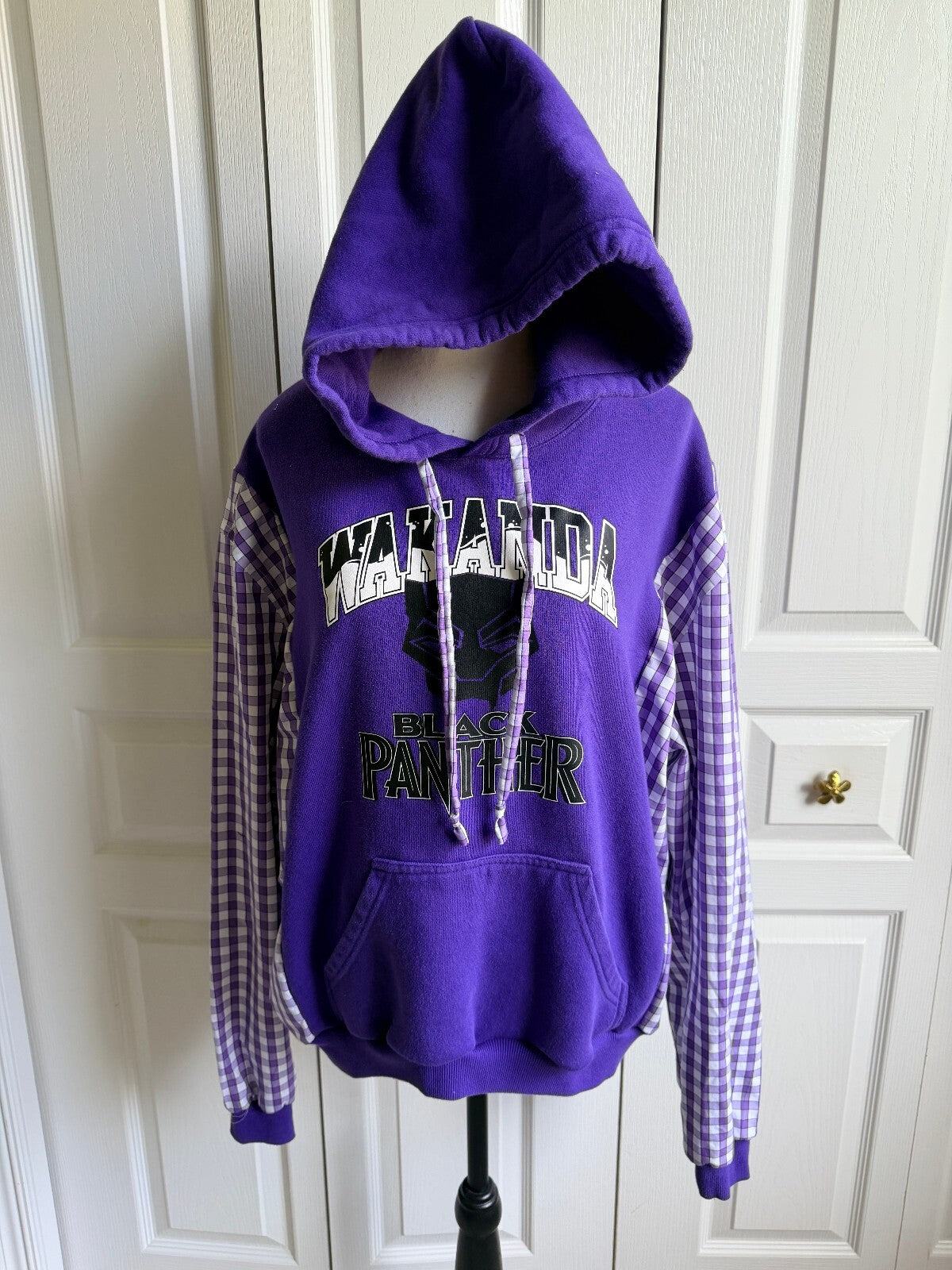 Purple Black Panther Wakanda Hoodie with Checkered Sleeves, Size Large