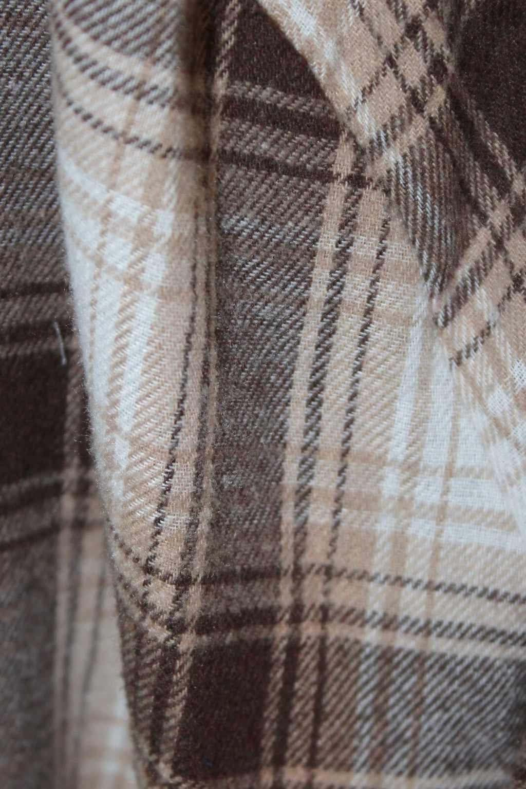 Vintage Style Beige Sweatshirt with Plaid Sleeves and Retro Truck Graphic