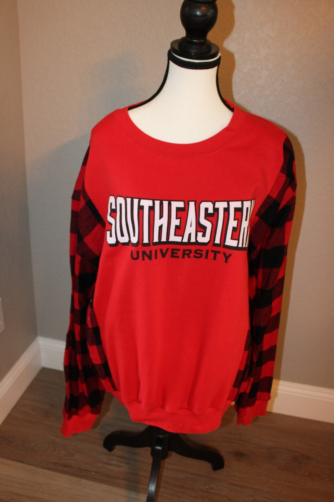 Southeastern University Red and Black Plaid Sleeve Sweatshirt Size Large