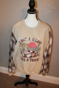 Vintage Style Beige Sweatshirt with Plaid Sleeves and Retro Truck Graphic