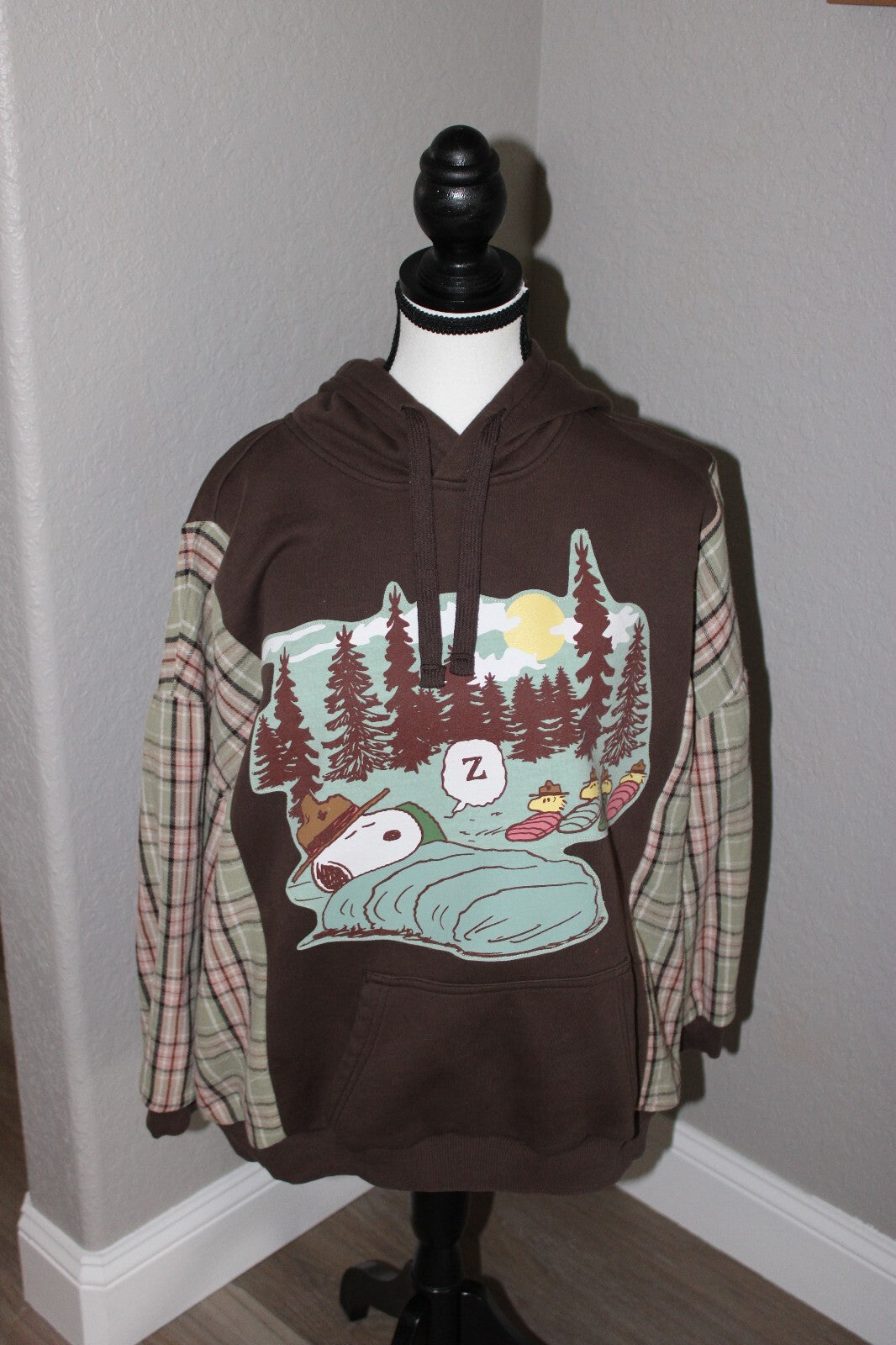 Snoopy Graphic Hoodie with Plaid Sleeves, Size Large