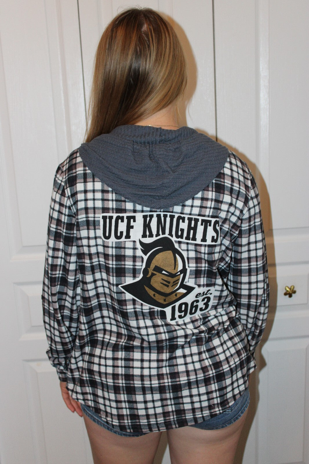 UCF Knights Plaid Hooded Button-Up Shirt. Size Medium