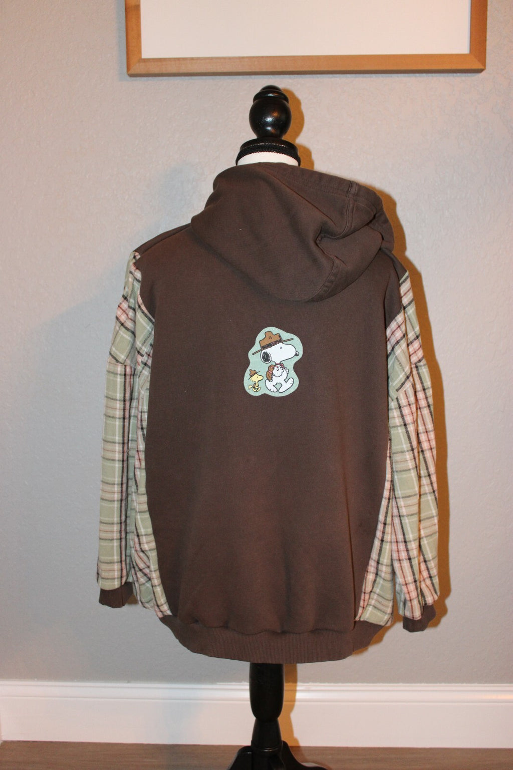 Snoopy Graphic Hoodie with Plaid Sleeves, Size Large