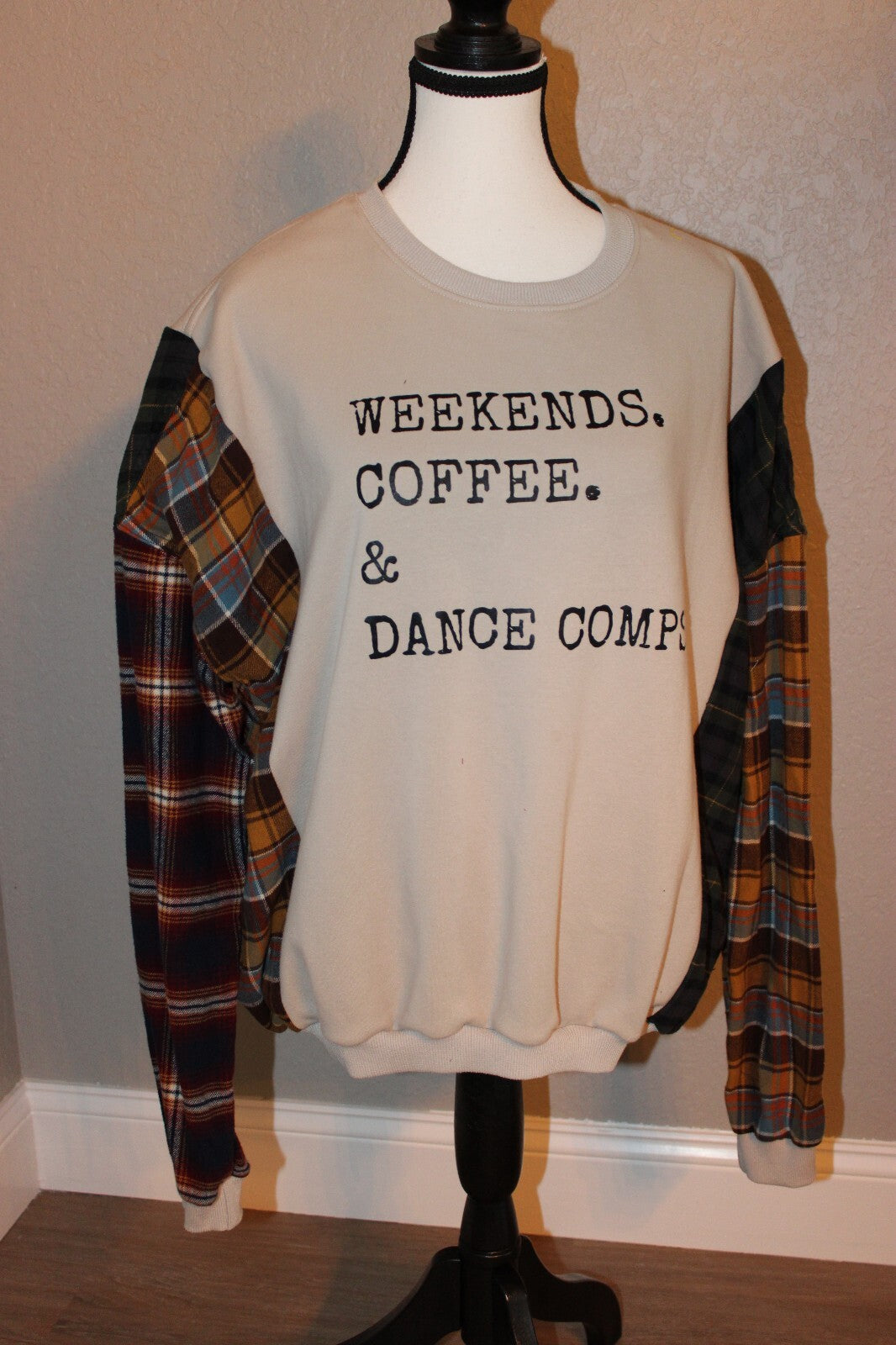 XL Beige Sweatshirt with Plaid Sleeves and 'Weekends. Coffee. & Dance Comps.' Print