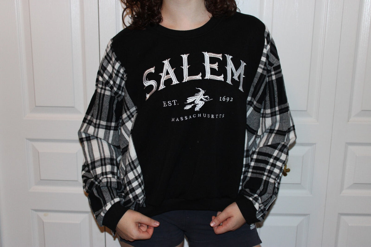 Salem Massachusetts Black Sweatshirt w/ Plaid Sleeves & Embroidered Witch Design Oversized large