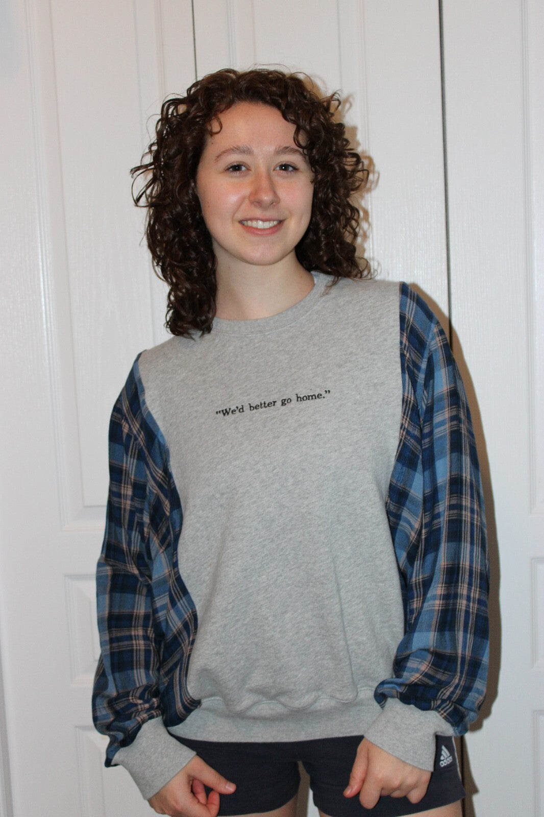 Women's Grey Sweatshirt w/ Blue Plaid Sleeves & Disney Characters Graphic size Medium