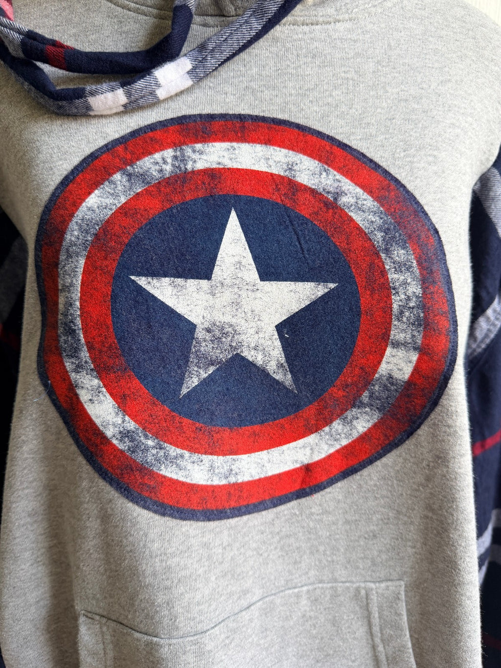 Captain America Themed Hoodie with Plaid Sleeves and Front Pocket, Size Medium