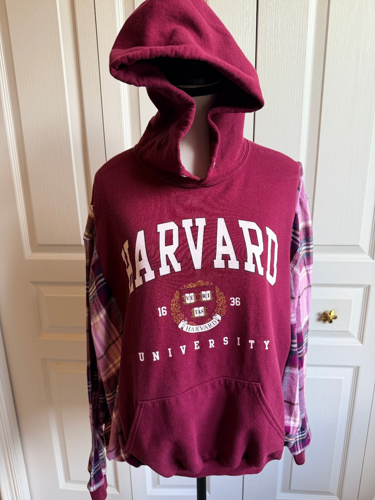 Harvard University Maroon Hoodie with Plaid Sleeves, Size Medium/large